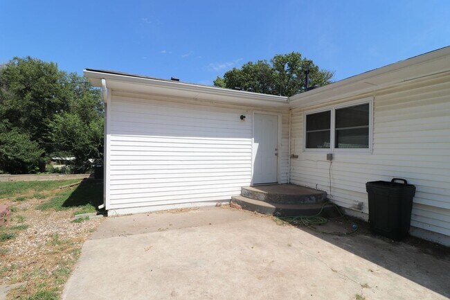 Building Photo - Spacious Home for rent!