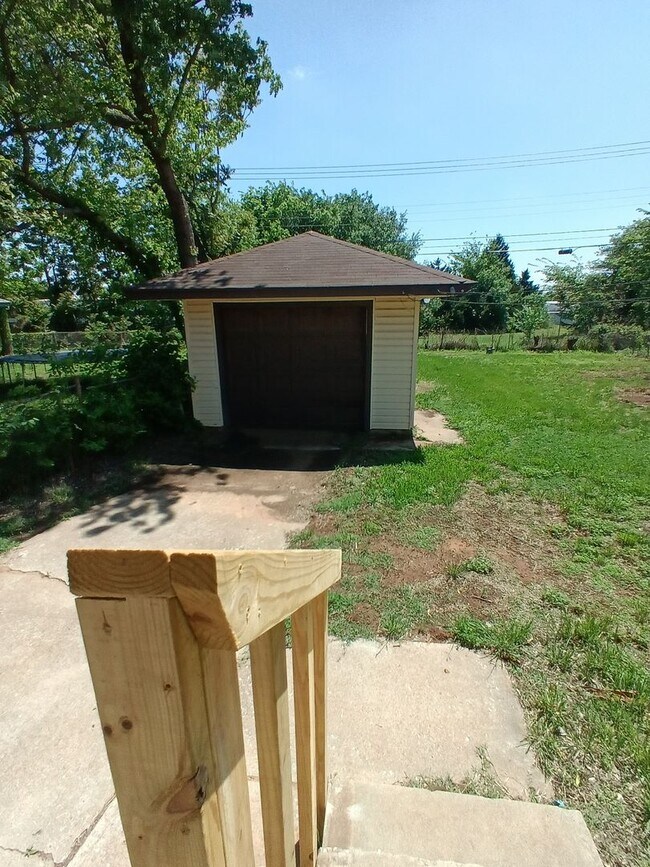 Building Photo - Midwest City Schools!