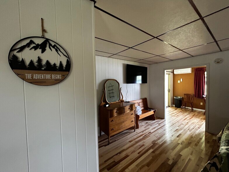 Building Photo - 302 Lake Ave