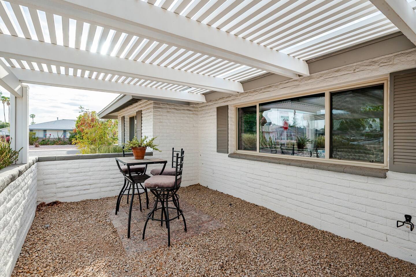 Front Patio - 1104 E Campus Dr