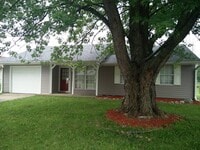 Building Photo - Very well kept 3 bedroom, 1.5 bath with One Car Garage and Nice Back Yard