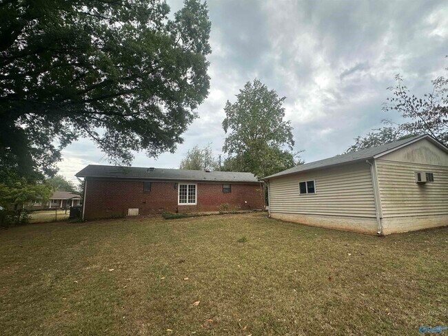 Building Photo - 3912 Richland Dr NW