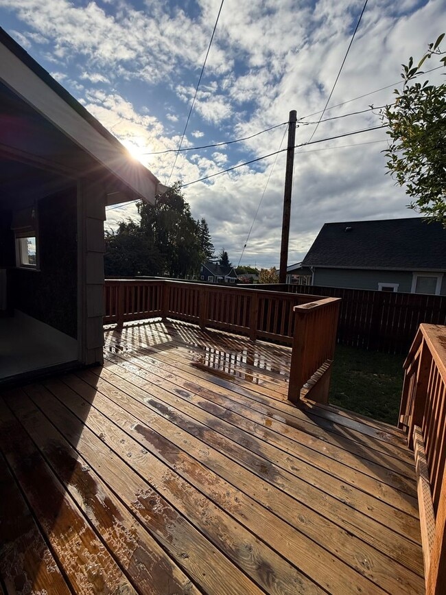 Building Photo - Now Available: Updated Everett 34-Bed, 1.5-Bath with Fenced Yard