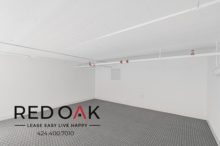 Building Photo - 1860 N Western Ave