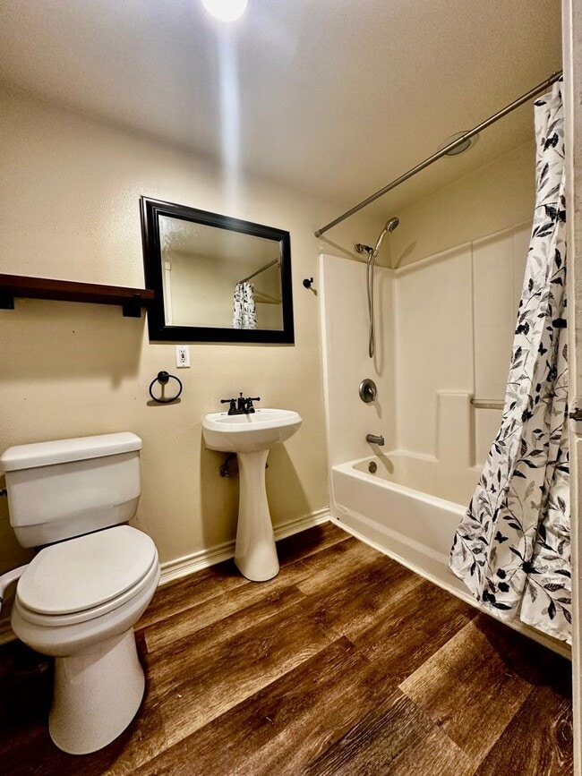 Building Photo - Cozy Guest House Utilities Included