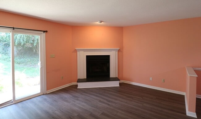 Building Photo - 171 Forest View Dr