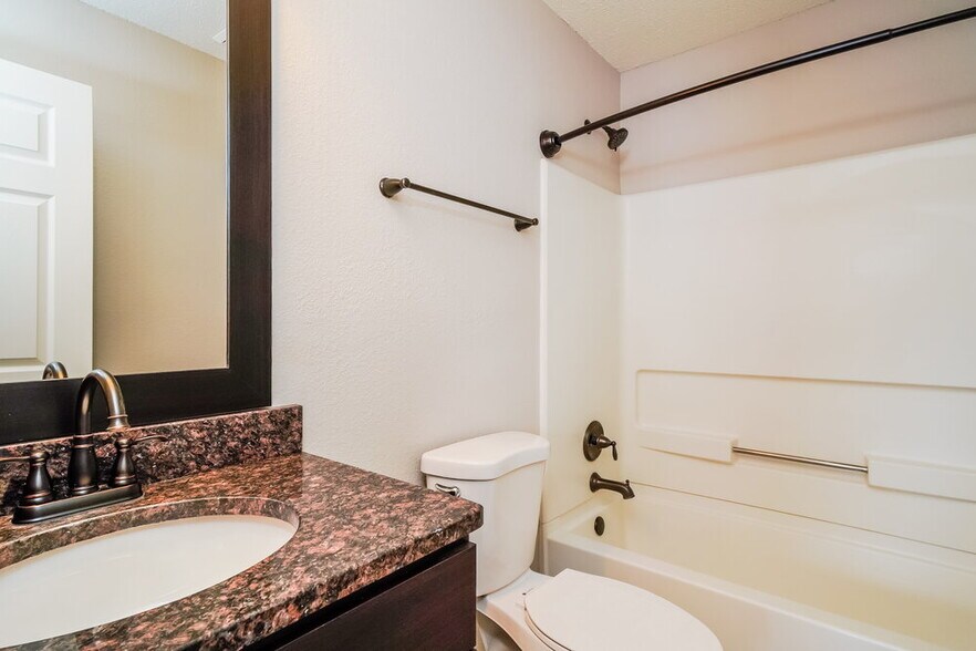 Building Photo - 9058 Bayview Cir
