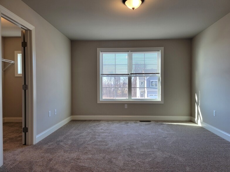 Building Photo - 227 Sage Blvd