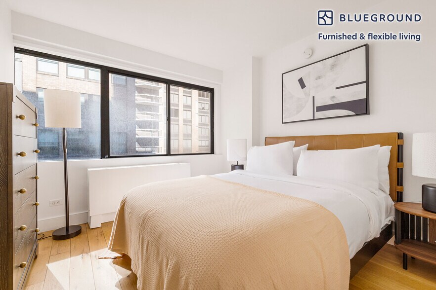 Building Photo - 230 E 44th St