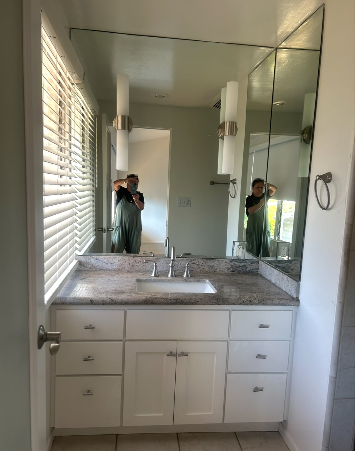 Master Bath - 4452 W Kling St