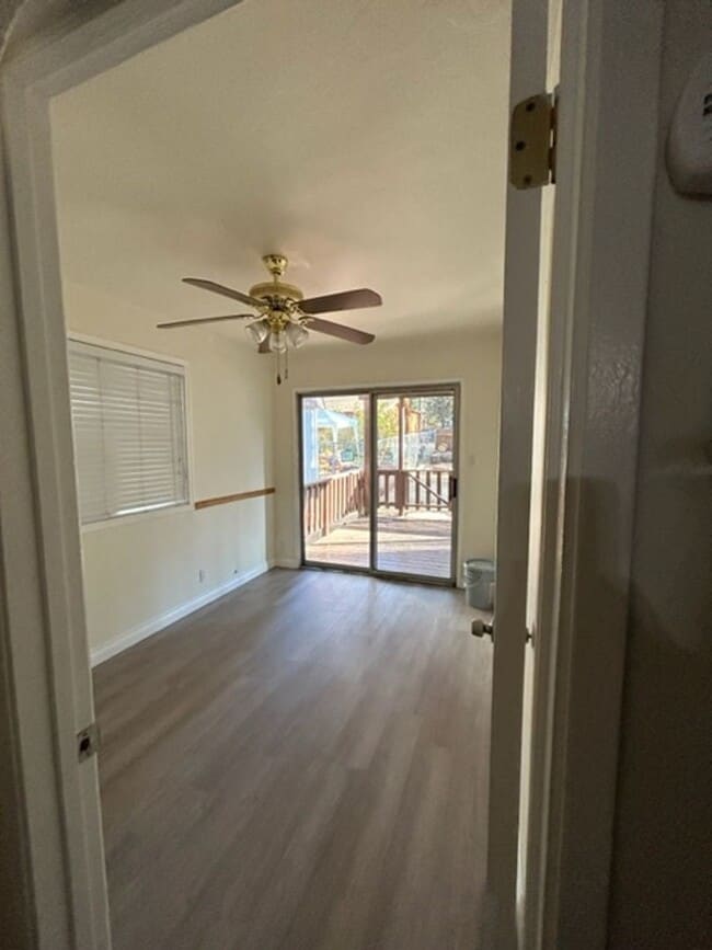 Building Photo - Large 2 Bedroom with a loft!