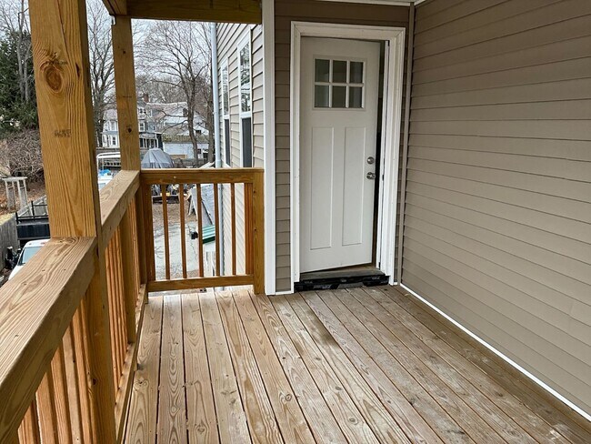 Building Photo - 90 Elm St