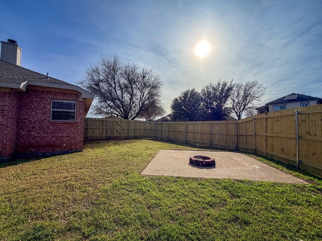 Building Photo - 3 Bedroom, 2 Bath Home in Crowley on Corner Lot