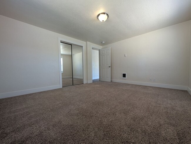 Building Photo - Beautiful 3 Bedroom, 2 Bath Home In The Ri...