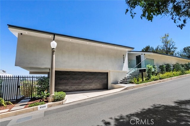 Building Photo - 9336 Lloydcrest Dr
