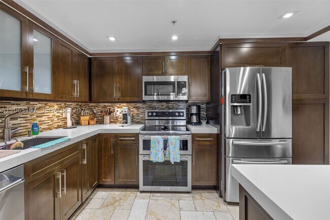 Building Photo - 2625 Collins Ave