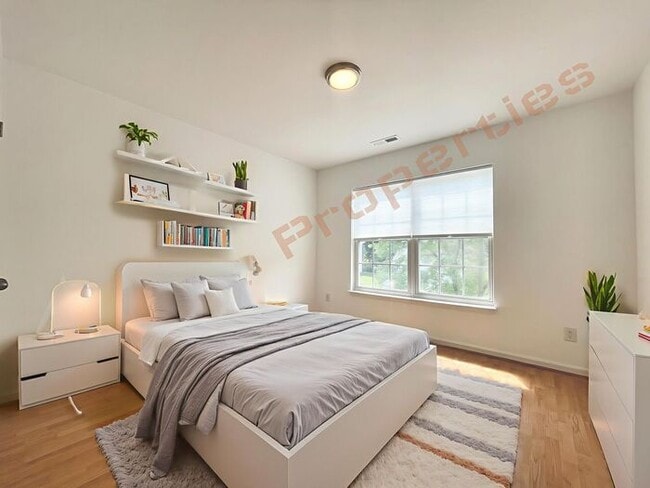 Building Photo - Fresh Paint - Lovely 3 Bedroom, 2.5 Bath T...