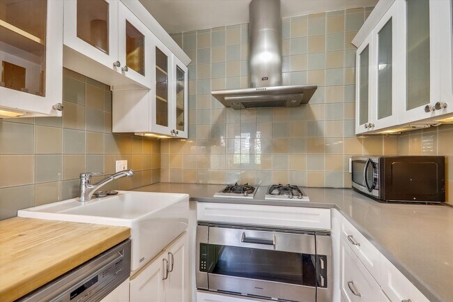 Building Photo - 5834 Jamestown Rd