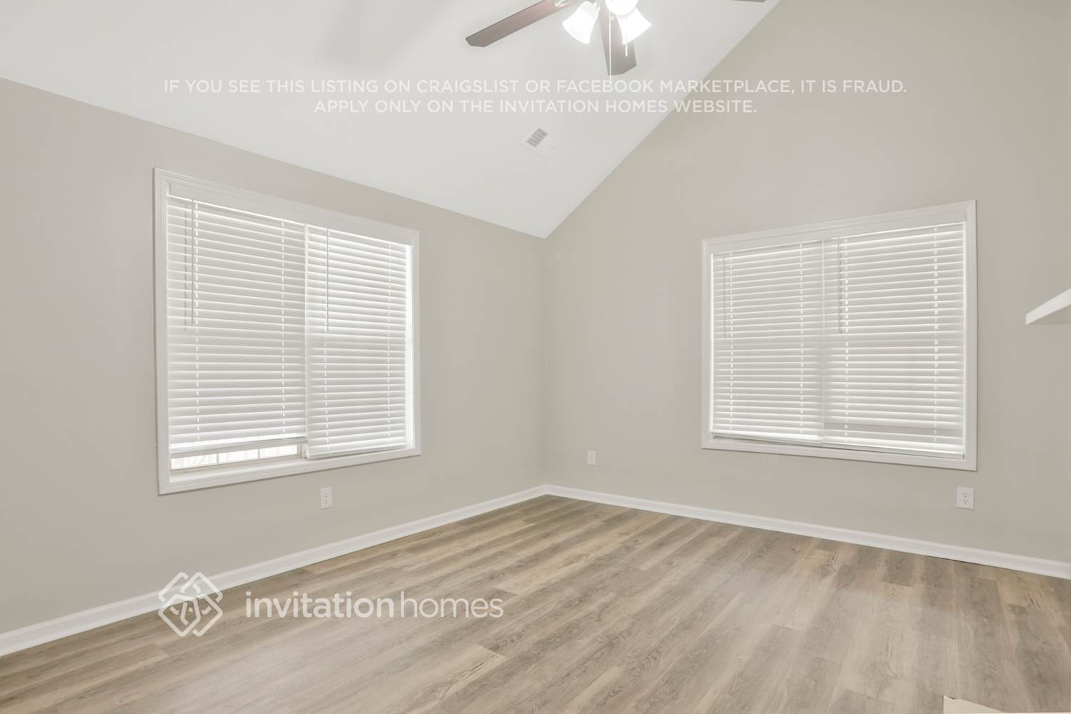 Building Photo - 1052 Autumn Crest Dr