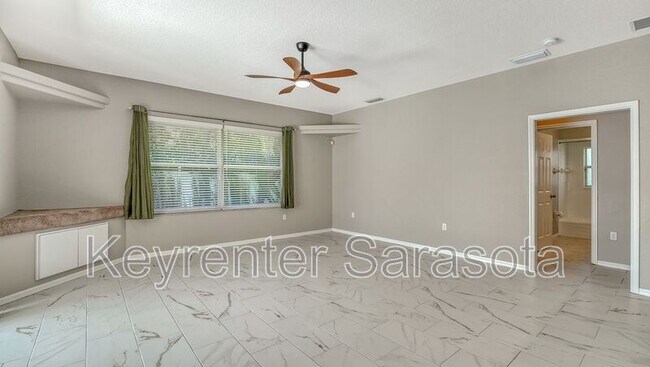 Building Photo - 4010 Green Tree Ave