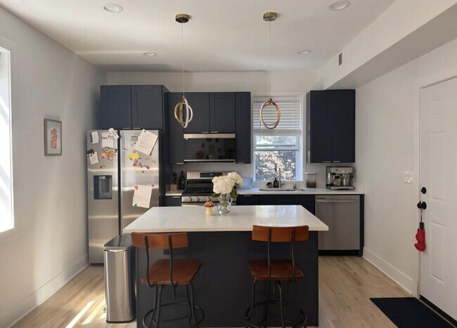 Primary Photo - 2 bedroom in Chicago IL 60618