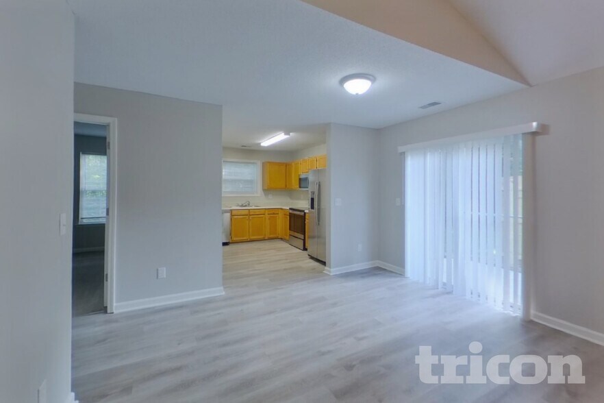 Building Photo - 562 Chisolm Way