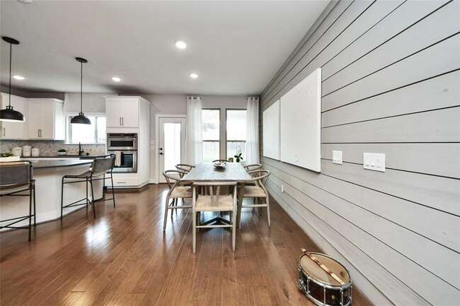 Building Photo - 1707 Summerlyn Ter Dr