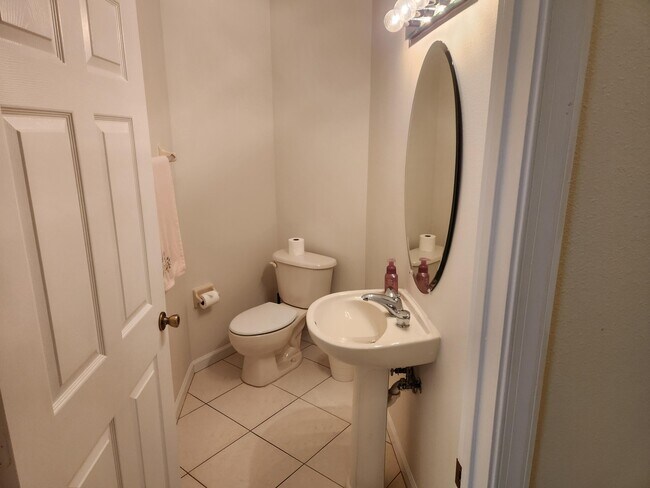 Building Photo - 8913 Sandshot Ct