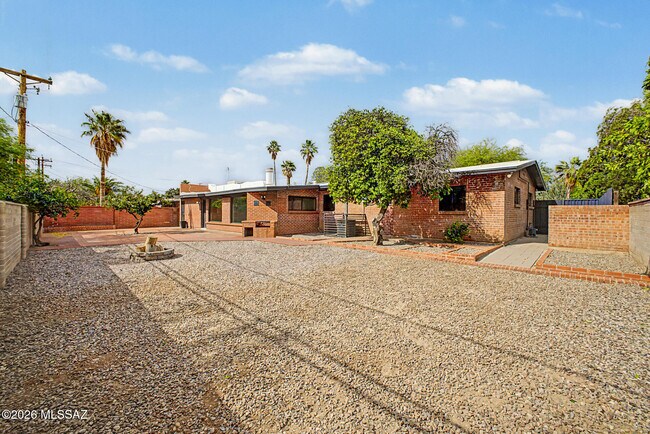 Building Photo - 5120 E Alberta Dr