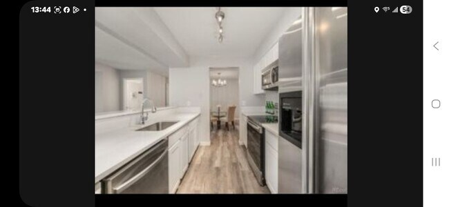 Building Photo - 12093 W Cross Dr