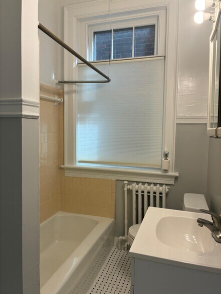 Building Photo - 2611 W Grace St