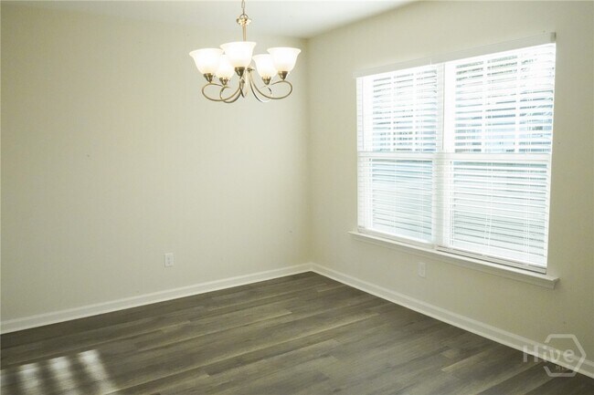Building Photo - 270 Cromer St