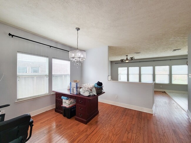 Building Photo - Welcome to this beautifully maintained home offering flexible living with 4/5 spacious bedrooms a...