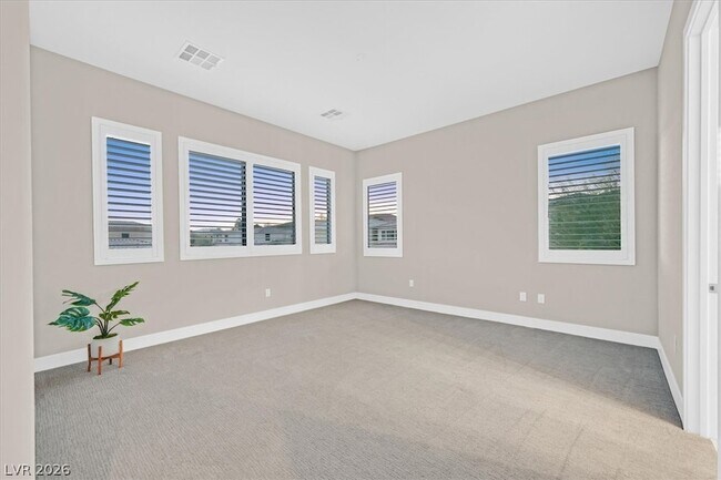 Building Photo - 65 Garibaldi Wy