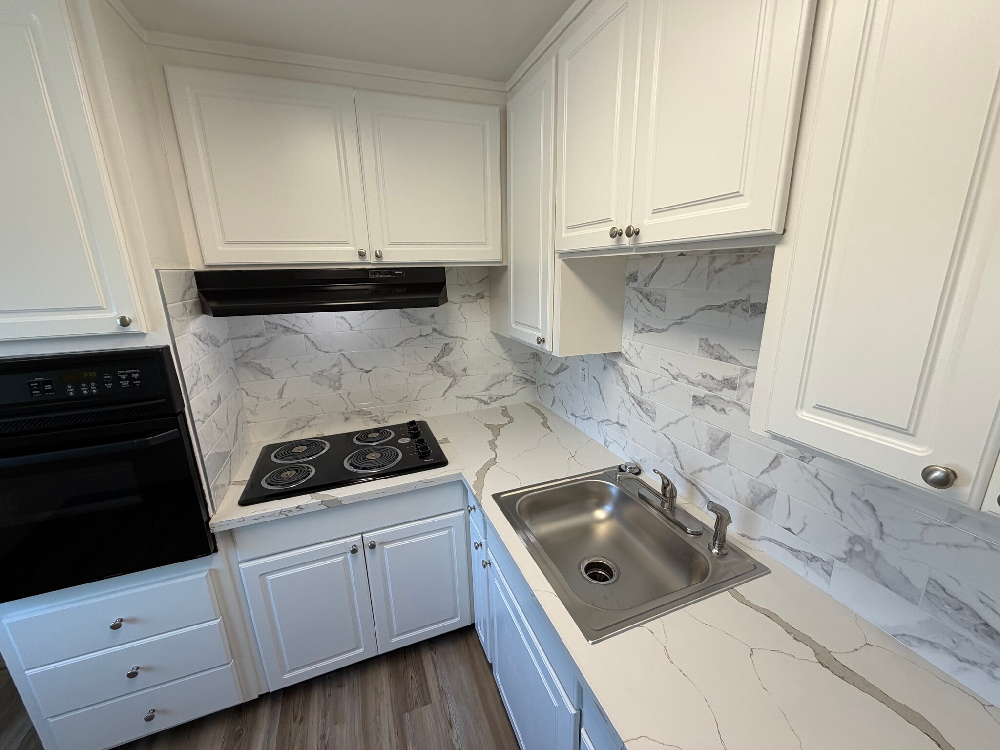 Building Photo - 2070 Latham St