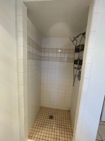 Downstairs Shower - 1581 E Downington Ave