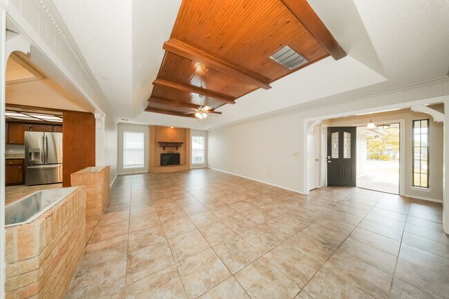 Building Photo - 5421 Sudbury Ln