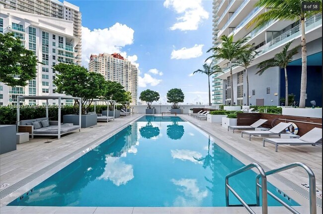 Building Photo - 1300 Brickell Bay Dr