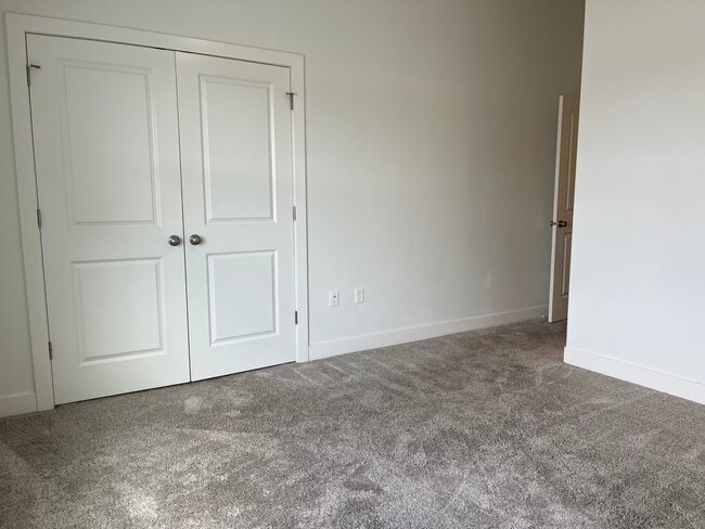 Building Photo - 2155 N 550 W