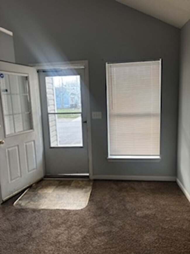 Building Photo - RH - 331