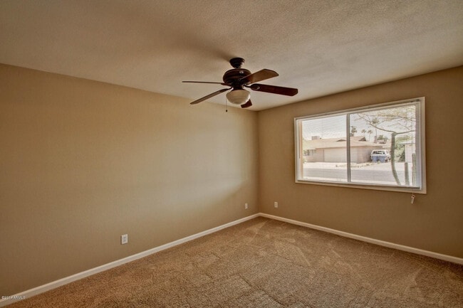 Building Photo - 1030 E Manhatton Dr