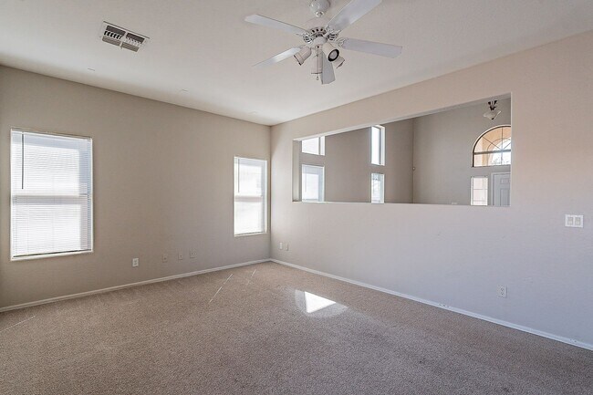 Building Photo - large 3 bedroom home for rent