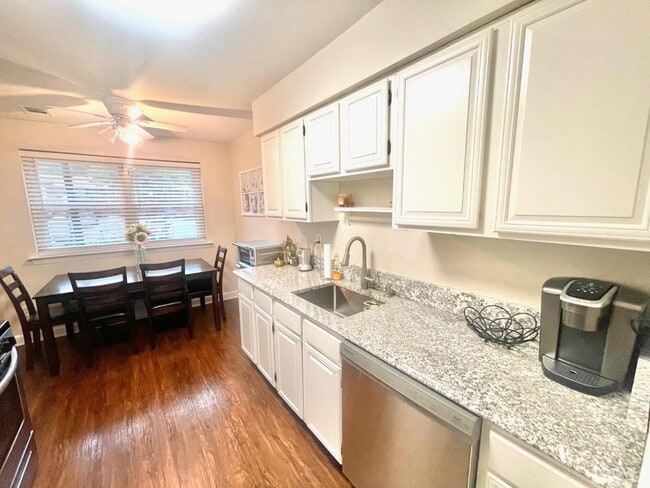 Building Photo - 614 Sharon Garden Ct