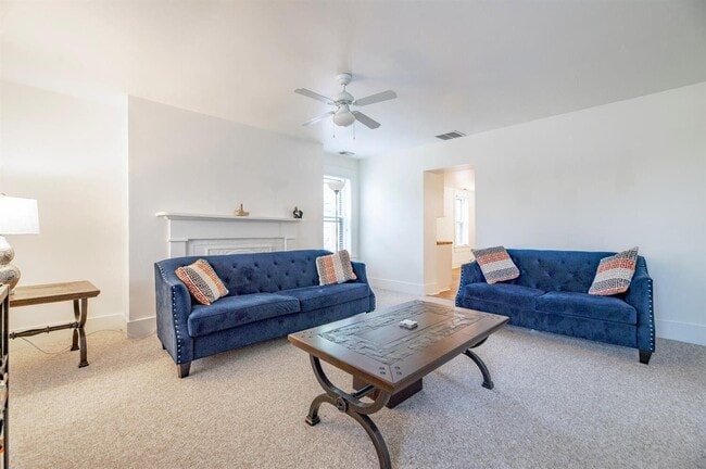 Building Photo - 721 W Main St