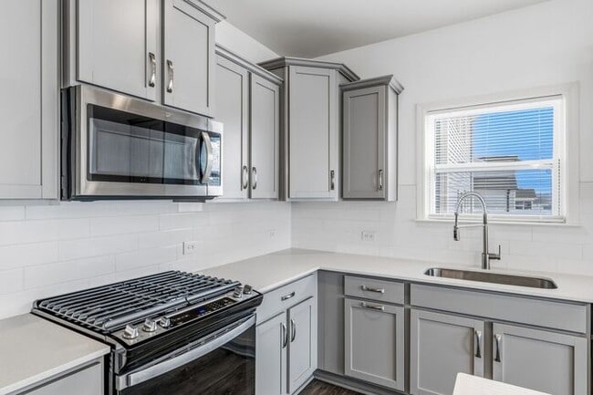 Building Photo - Experience Luxury Living in Reedy Fork