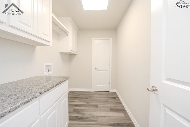 Building Photo - 4938 Spring Hill Dr