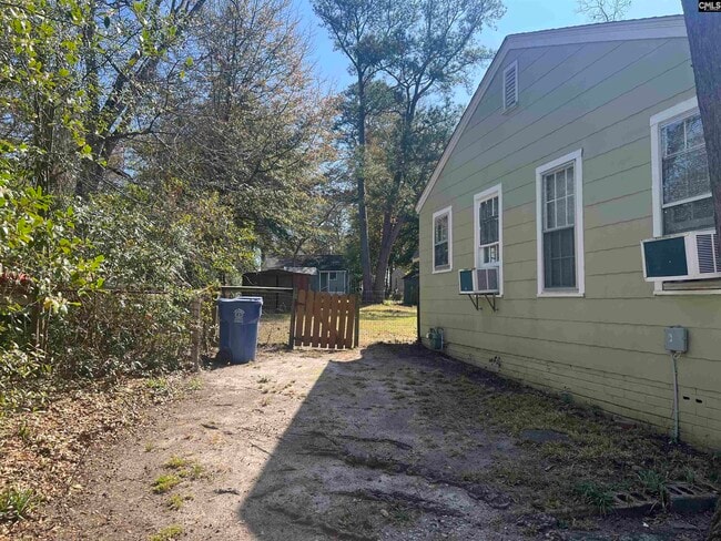 Building Photo - 704 S Bonham Rd