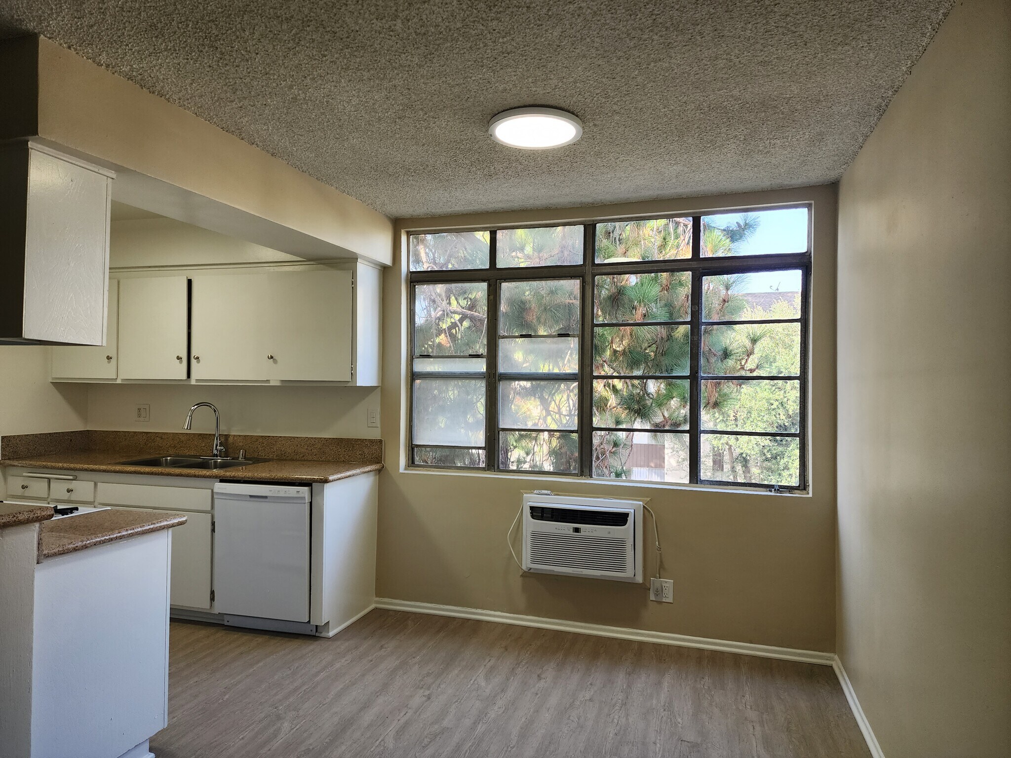 Building Photo - 456 S Harvard Blvd