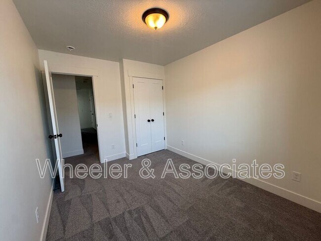 Building Photo - 1294 E 1640 S