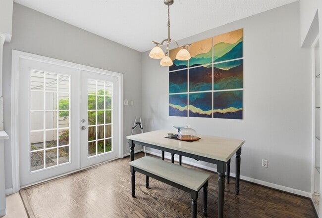 Building Photo - 1011 Fountain View Dr